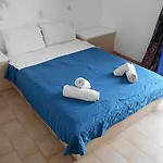 Ξενοδοχείο Perissa 2*
