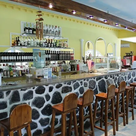 佩里萨酒店 2* Agios Georgios (Santorini)