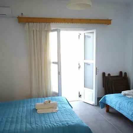 Perissa Hotell 2*