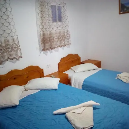 Perissa Hotell
