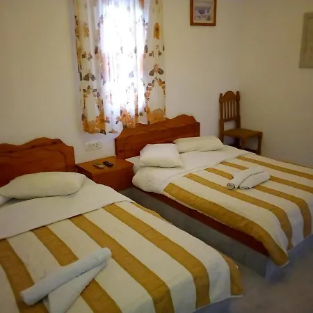 بيريسا Agios Georgios (Santorini)