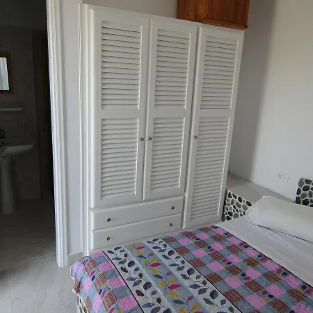 Perissa 2* Agios Georgios (Santorini)
