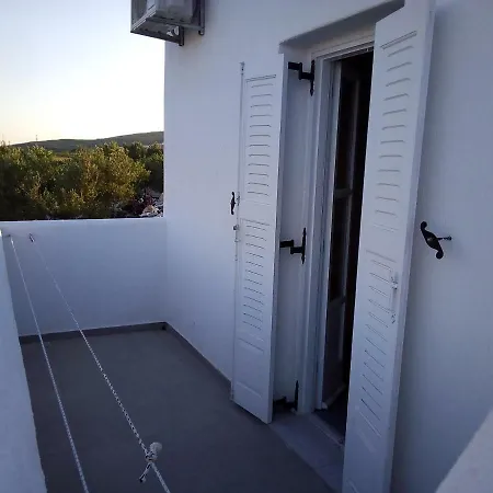 페리사 Agios Georgios (Santorini)