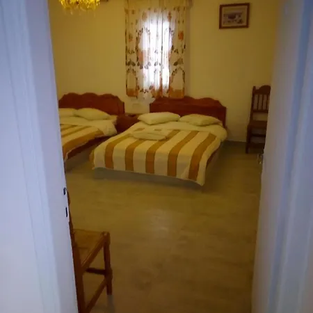 Perissa מלון 2*